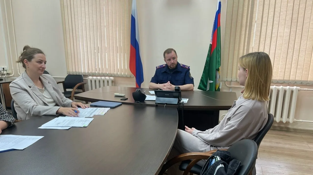 Руководитель регионального следственного управления провел тематический прием граждан
___ 
Руководит