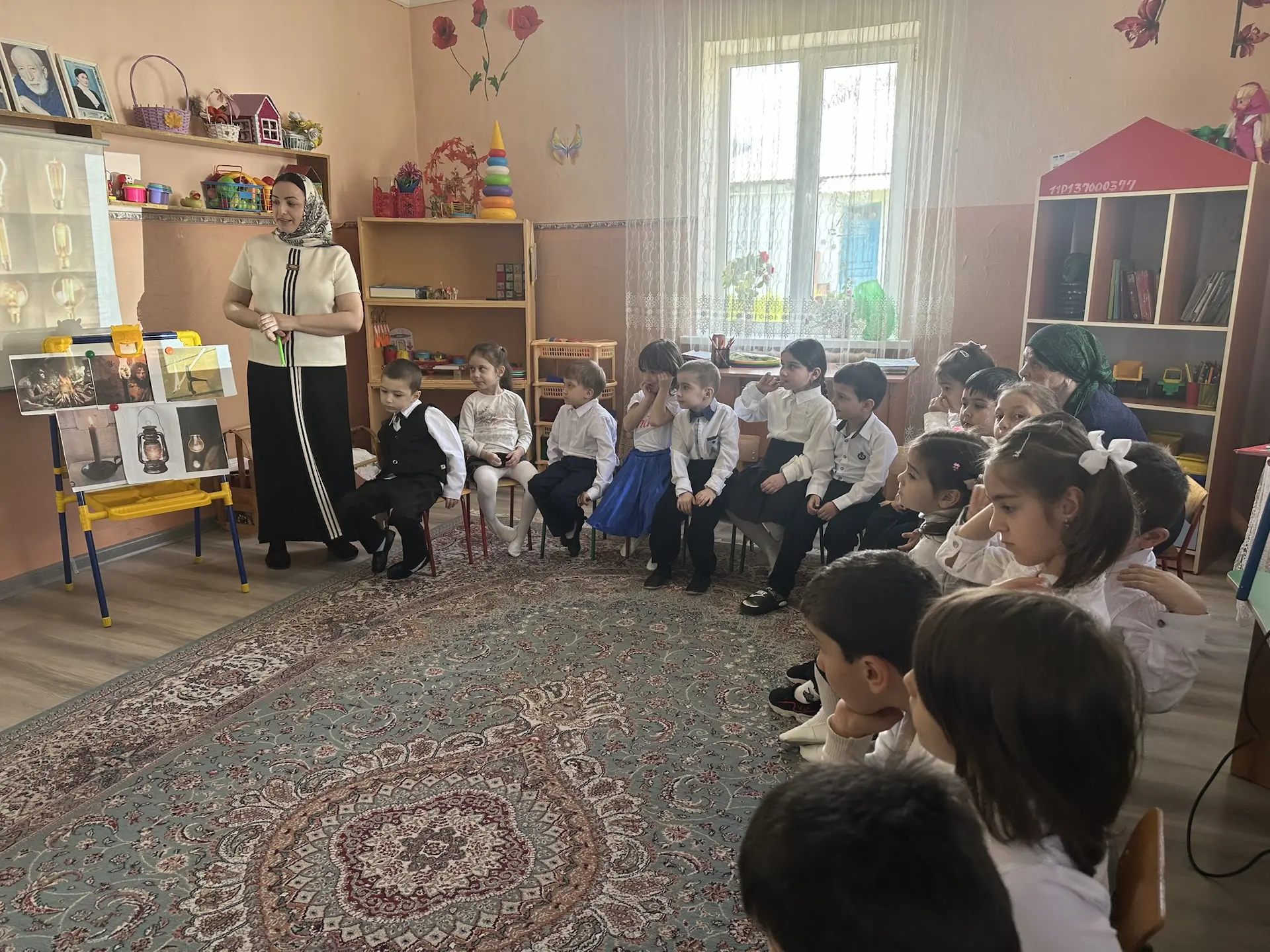 Открытое занятие в старшей группе №2 «Непоседы»
Тема: «Путешествие в прошлое лампочки»
Воспитатель: 