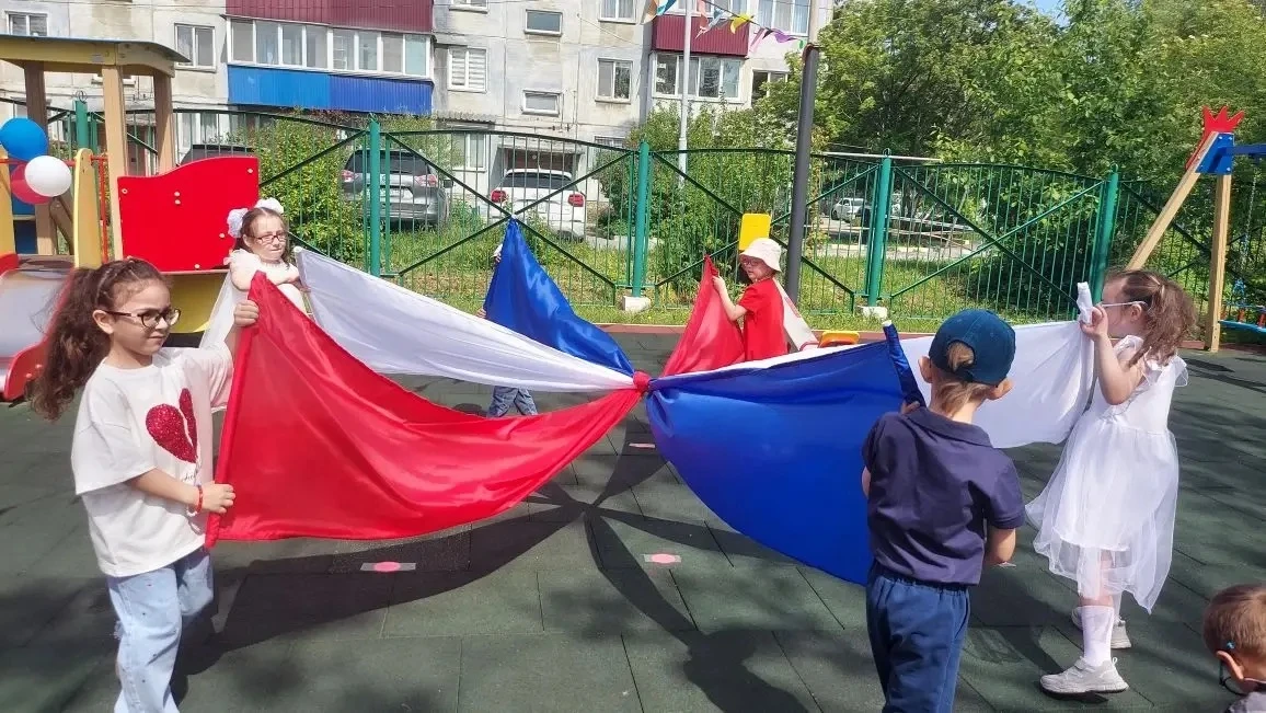 🎉Праздник дружбы, песен и труда: как встретили наши " Любознайки" День России.
         
🇷🇺12 июн