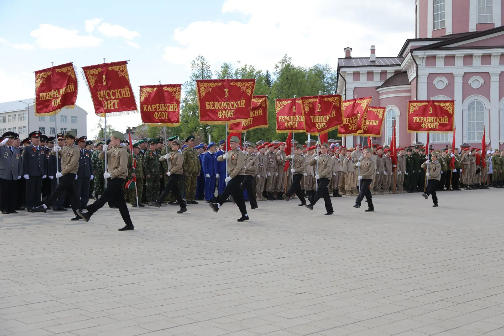 В Бирске основные мероприятия Дня Победы развернулись на Октябрьской площади