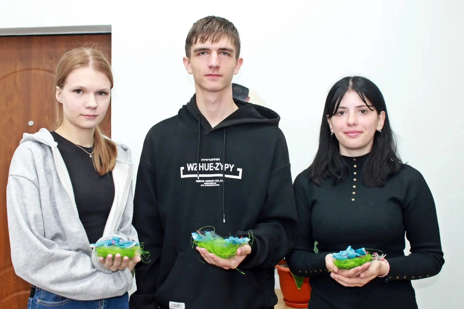Птица счастья своими руками  В Динском парке культуры и отдыха состоялся мастер-класс по созданию на