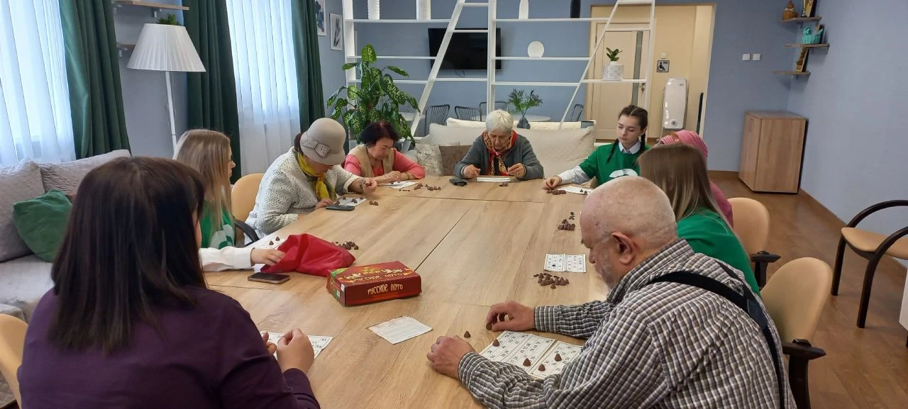 ❤️ Добрые встречи в «Долголетии»  Сегодня волонтёры проекта «Шаг навстречу»- студенты ЕТЖТ — филиала