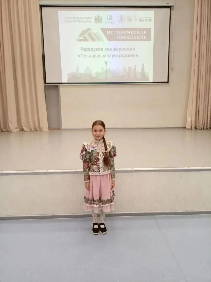 Обучающаяся 2 « А» класса Енина Эвелина, победитель районного конкурса в рамках проекта « Историческ