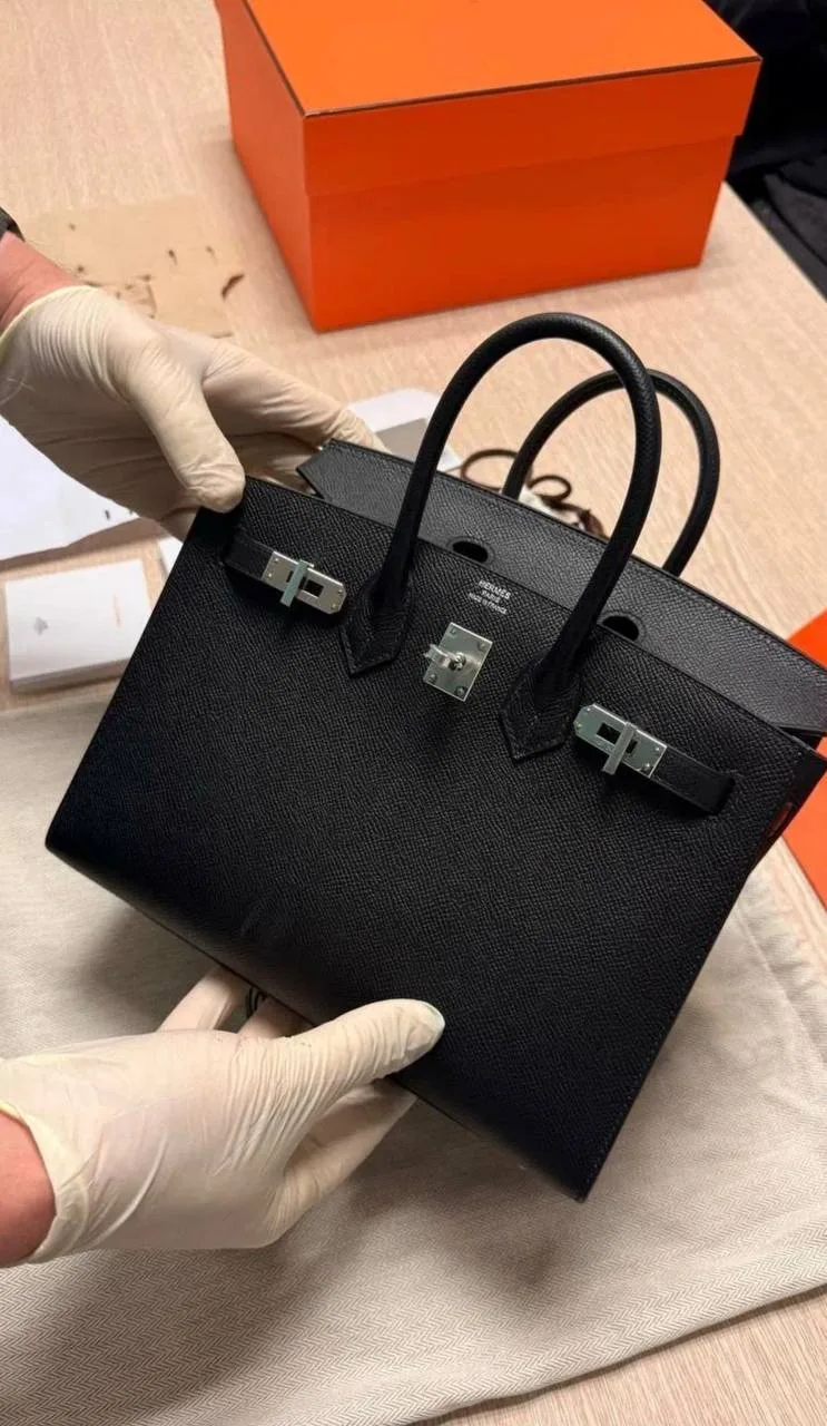В Жуковском у 24-летней россиянки изъяли незадекларированную сумку Hermes Birkin за 3 млн рублей

Де