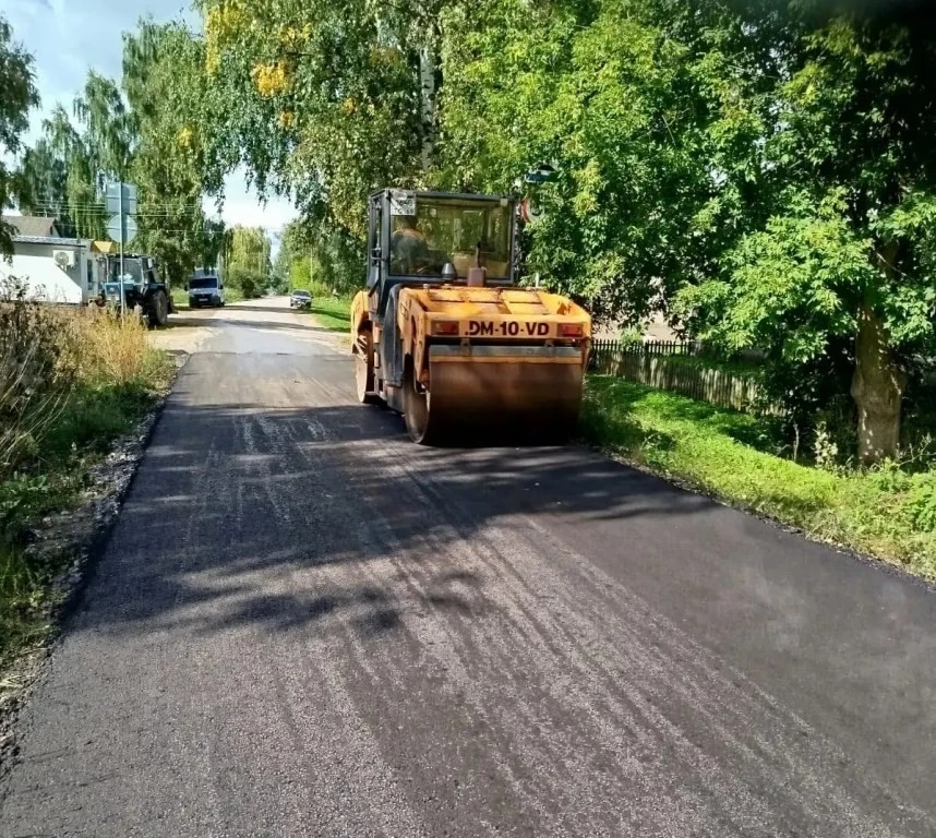 🚜В поселке Стулово завершен капитальный ремонт главной улицы