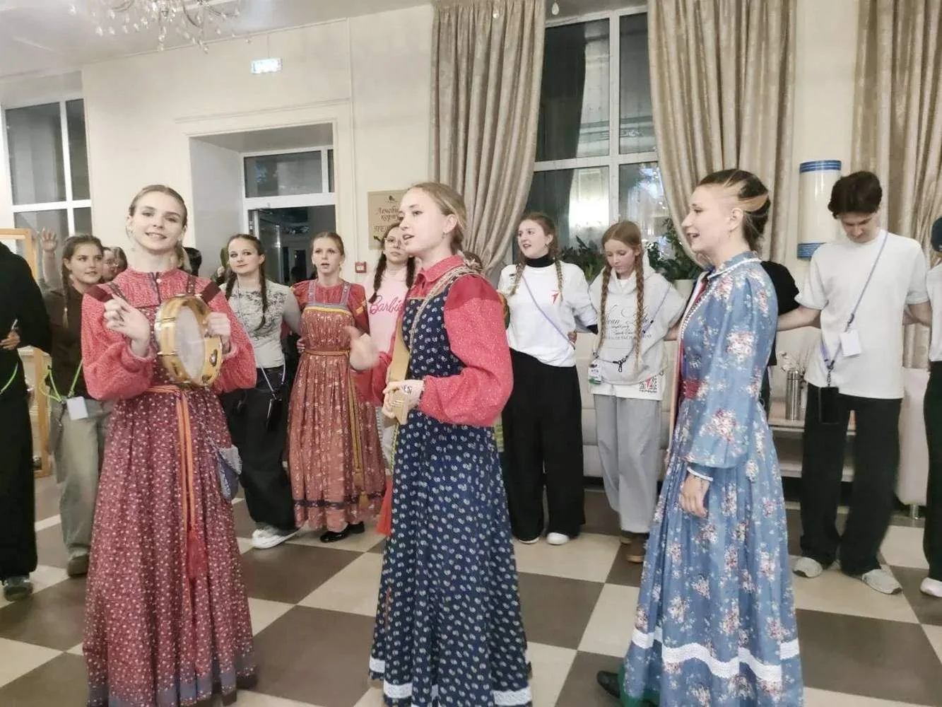 ⭐Школьники краевой столицы стали участниками Молодежного образовательного форума   На минувших выход
