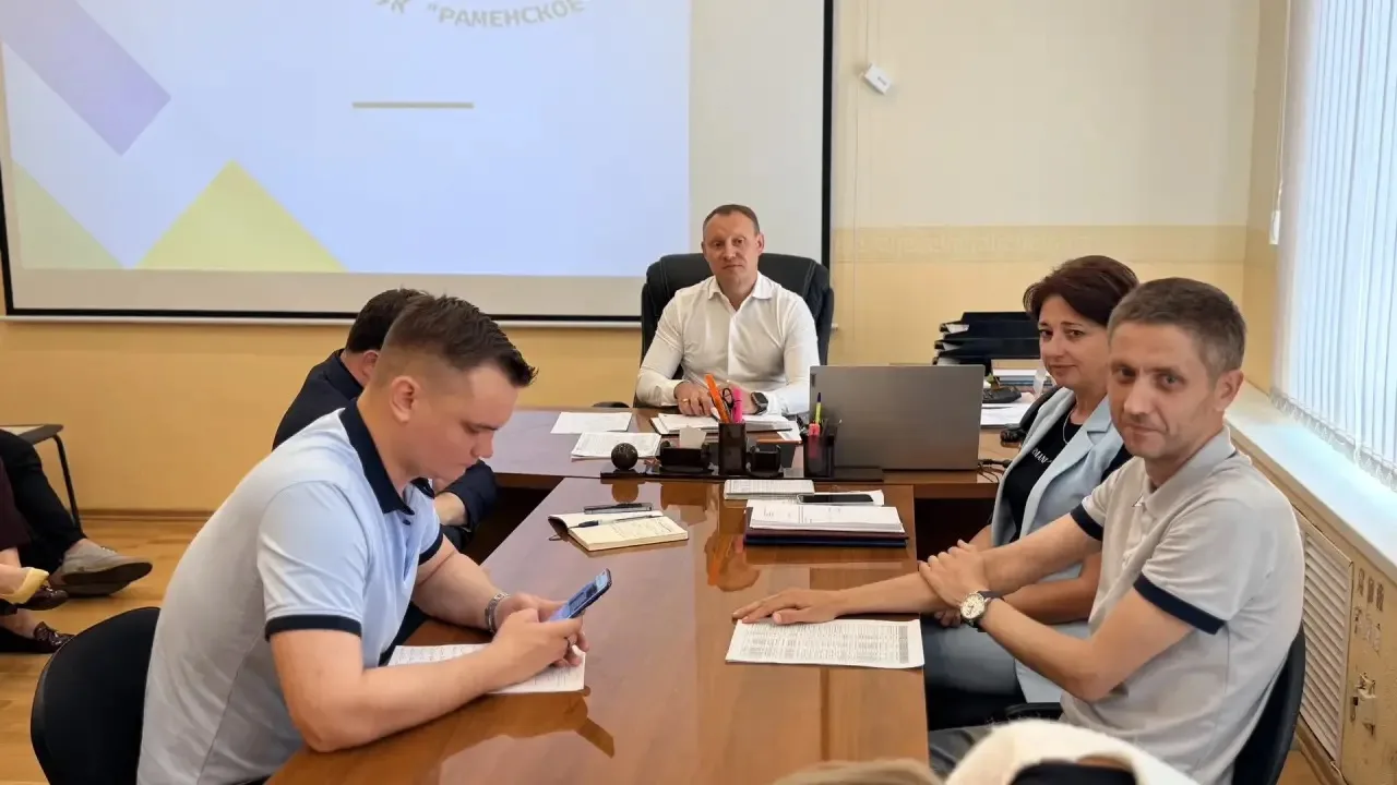 📖 В ООО «УК Раменское» прошло еженедельное оперативное совещание под руководством генерального дире