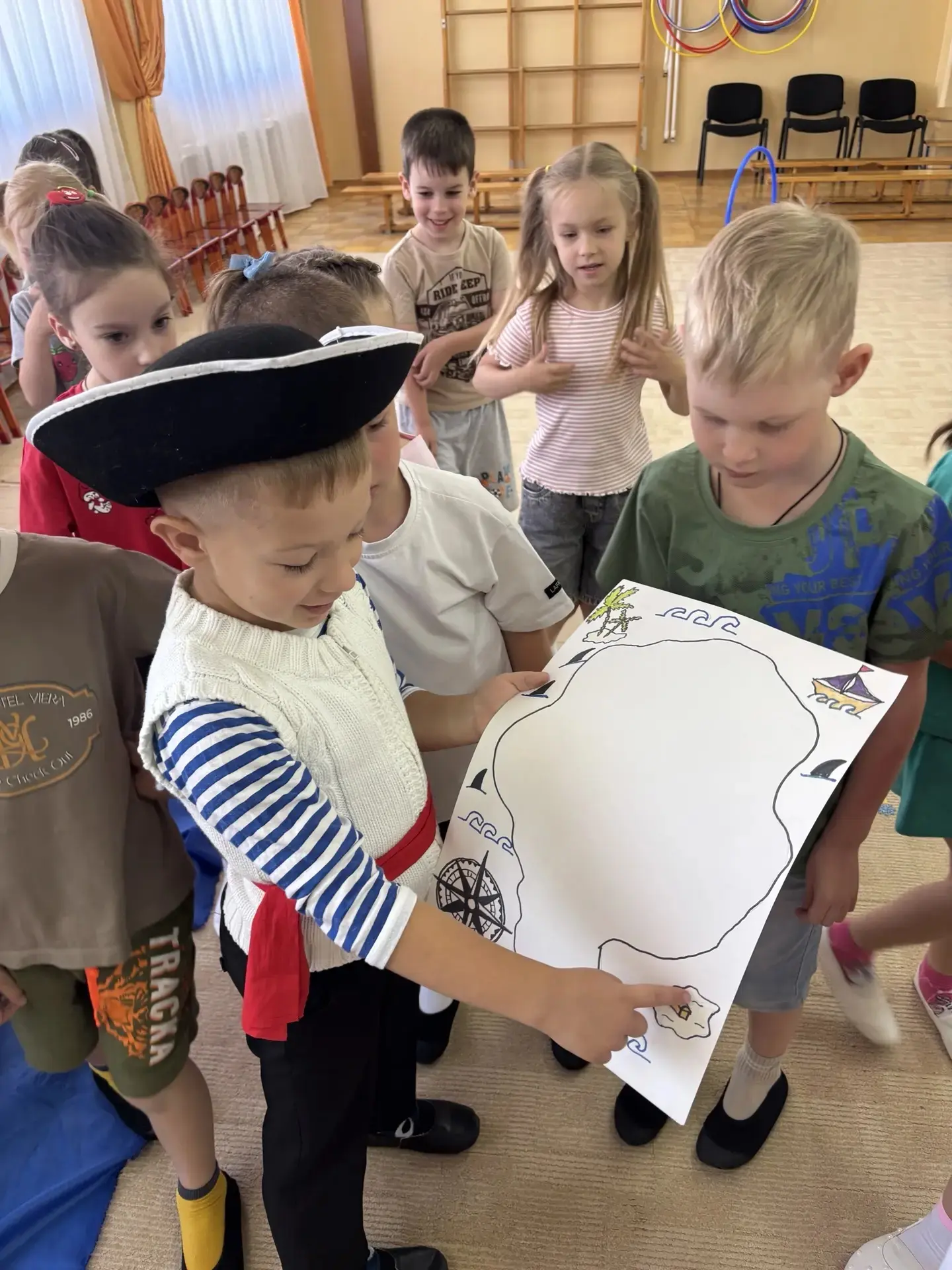 Сегодня — День поисков кладов и секретов! 🗺️🔍

Наши ребята — настоящие искатели приключений! Они и