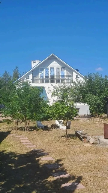 В продаже дом, Станица Луганская, Макарово, 2005 года постройки, в два этажа + подвальн...