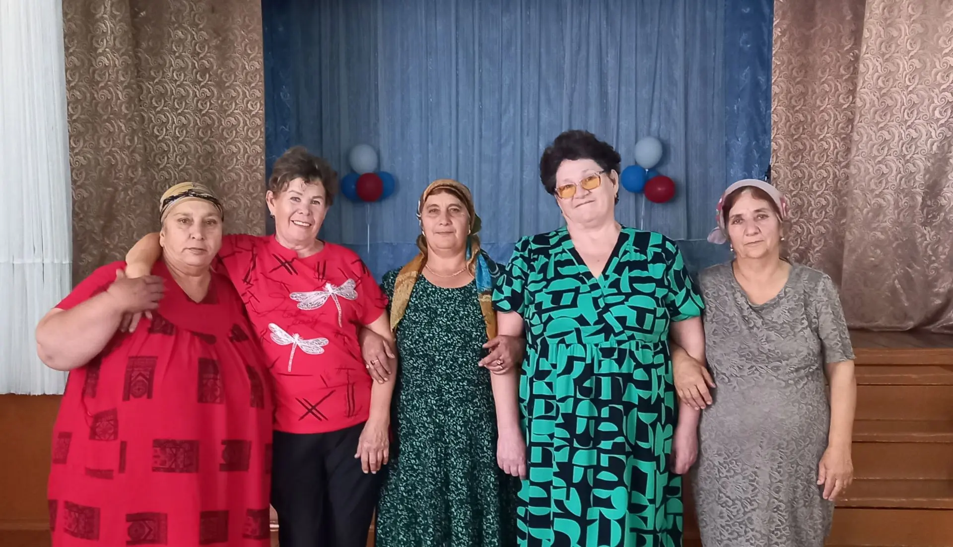 В Слободчиковском клубе прошли тёплые посиделки «Яблоневый спас — лето уходит от нас».
