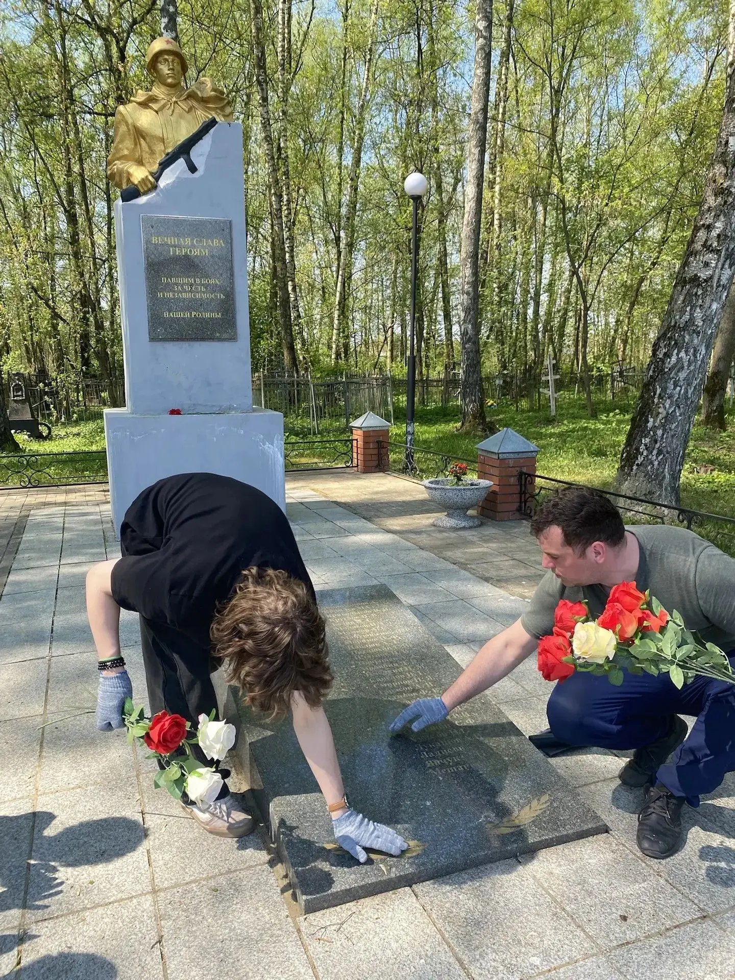 В рамках марафона "Наследники Победы" в преддверии праздника 9 мая, волонтеры МБОУ "Лицей Климовска"