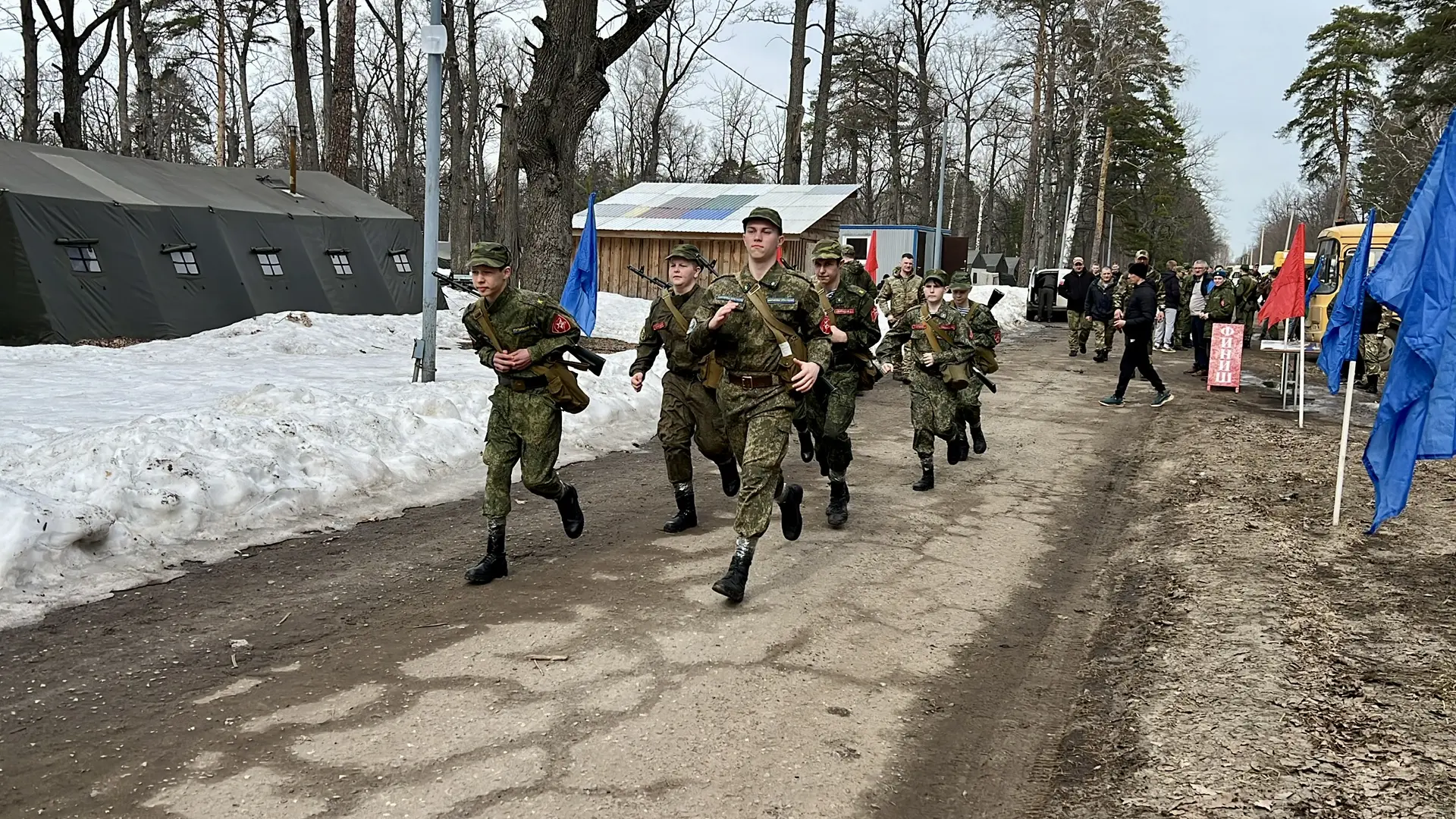 🎗️28 марта воспитанники юнармейского отряда «Юный десантник» имени Героя России Андрея Владимировича
