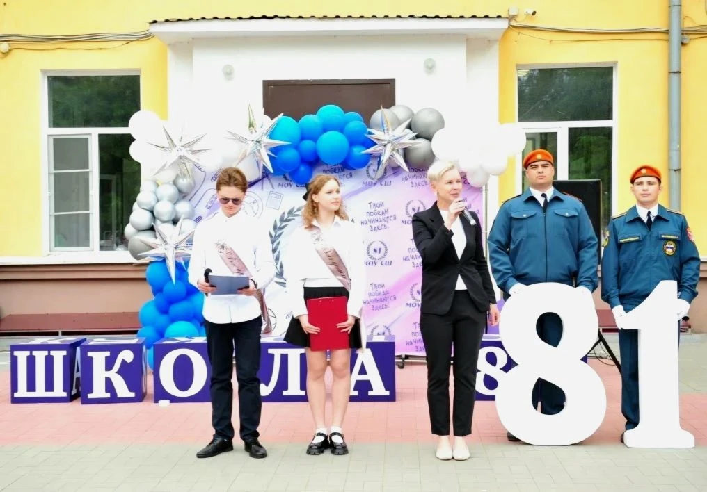 🔔 Вот и прозвенел последний звонок для выпускников 9-х и 11-х классов!  Прозвучали в школьном дворе 