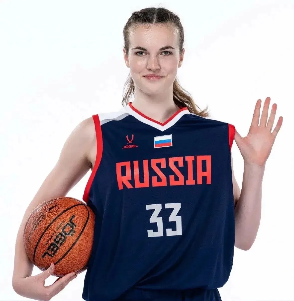 Наша спортсменка — в сборной России 🇷🇺🏀

Поздравляем выпускницу Спортивной школы №1 Анну Кузьмино