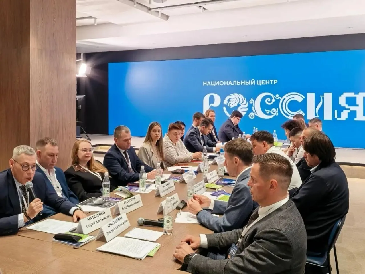 26 июня в Национальном центре «Россия» во Владивостоке прошло окружное совещание, посвя...