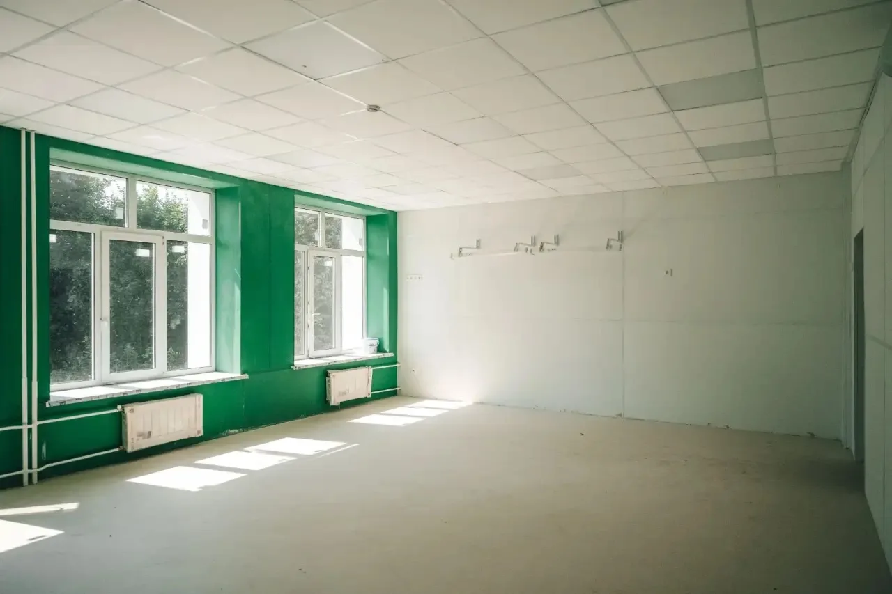 👨‍🎓 В школе №28 в селе Трубино, где учатся более 550 ребят, продолжается капитальный ...