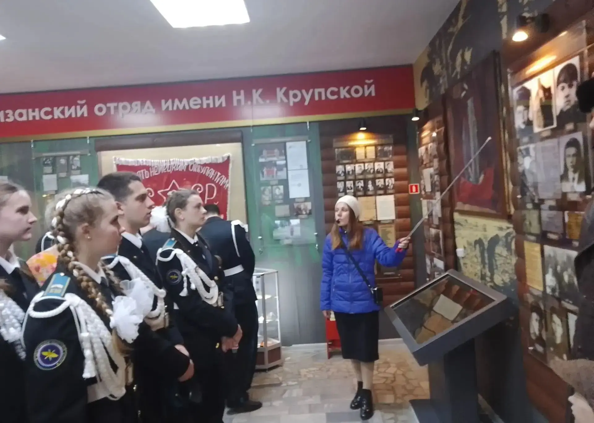 Есть места, где время течет иначе. Где шелест осенней листвы звучит как отголосок остор...