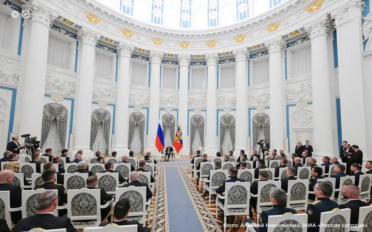 🤝 Вы должны составить костяк будущих управленцев…  Президент России Владимир Путин встретился с выпу