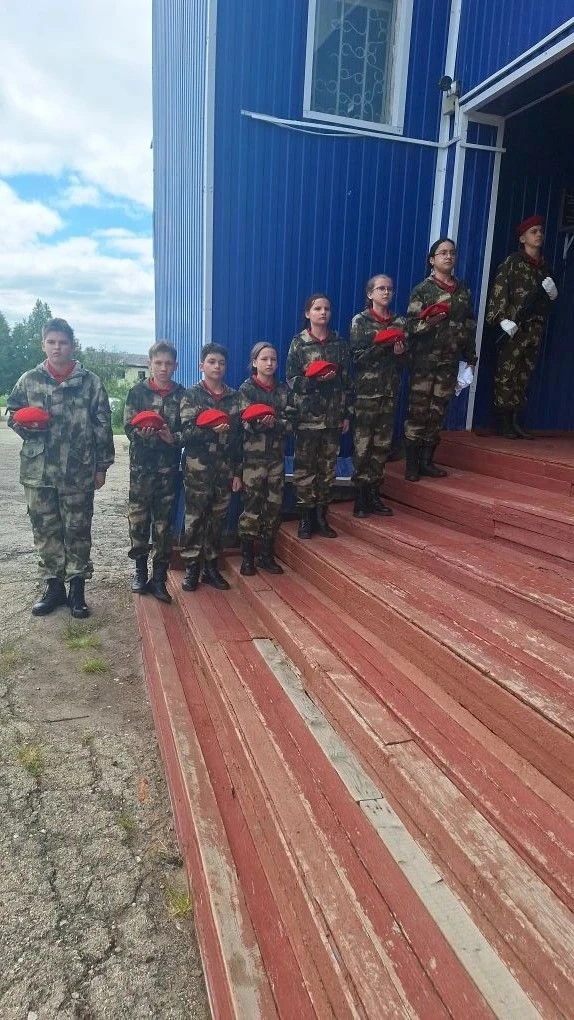 В память о герое
В МБОУ "СОШ" пст. Чиньяворык состоялась торжественная церемония открытия мемориальн