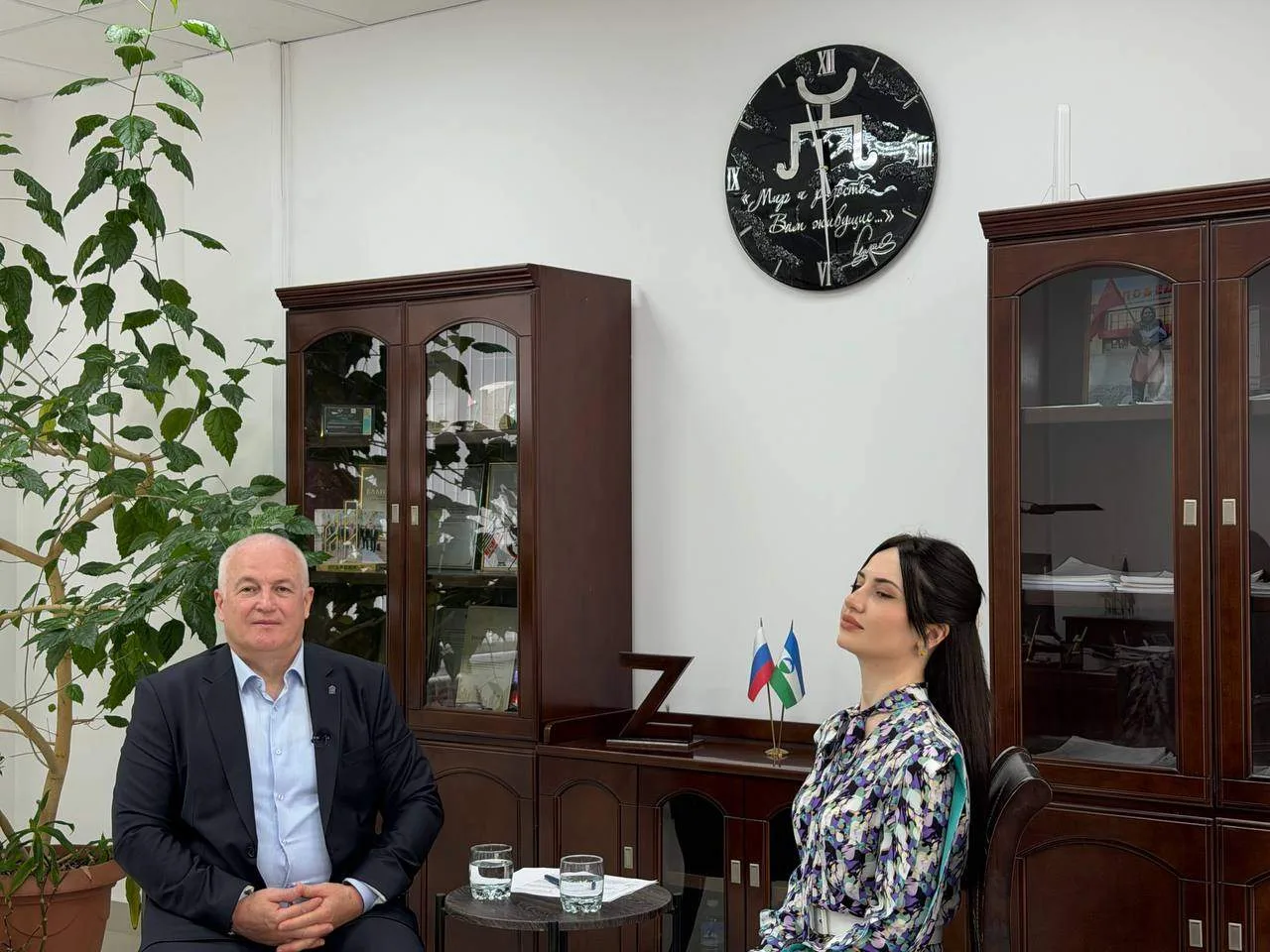 Дорогие друзья!

Мы рады представить вам нашу новую передачу, которая полностью раскрывает сферу кап