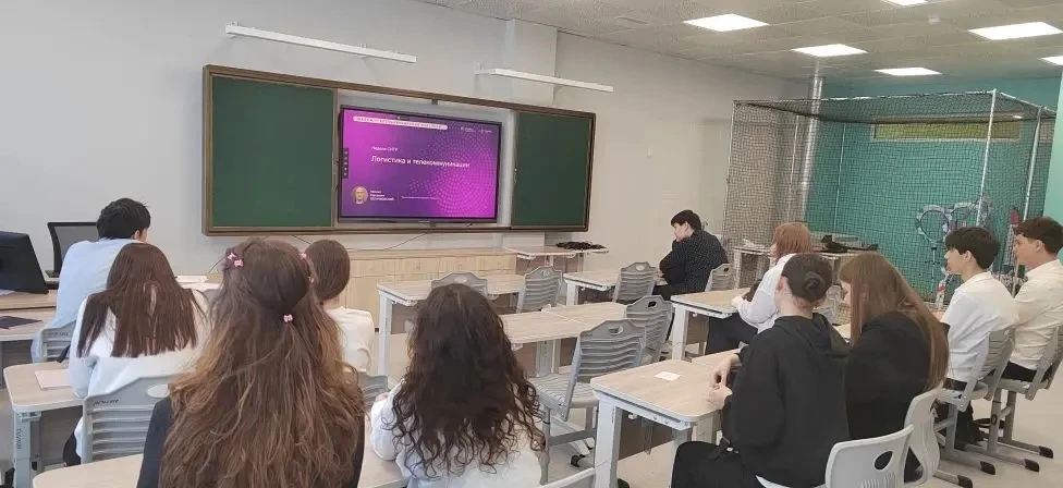 🚚 На стыке технологий: логистика и связь 📡  В рамках тематической недели наши ученики 9 классов посе