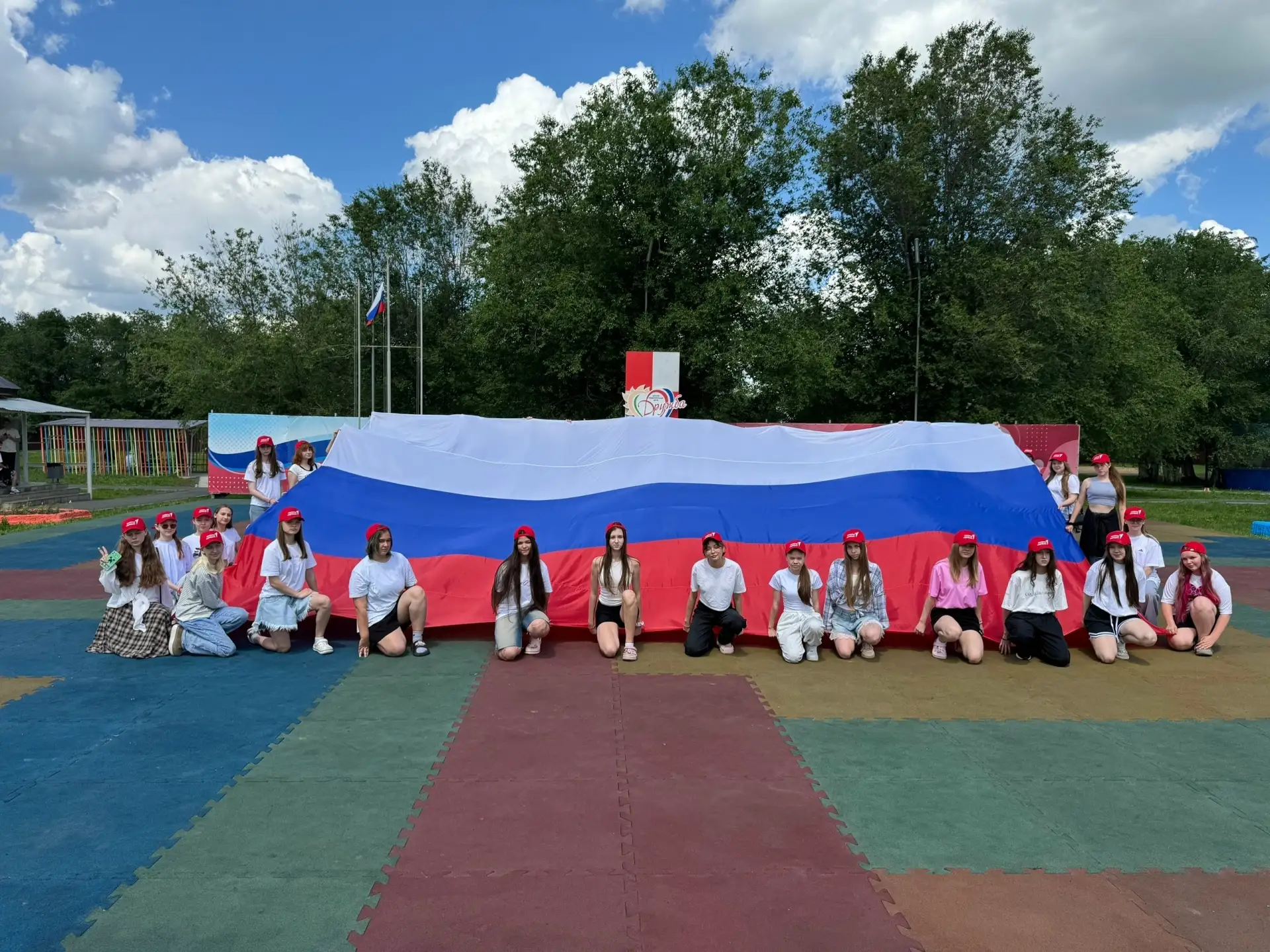 🇷🇺 Патриотическая акция «Символ России»! 🇷🇺

Активисты Движения Первых и городской ассоциации «Ю