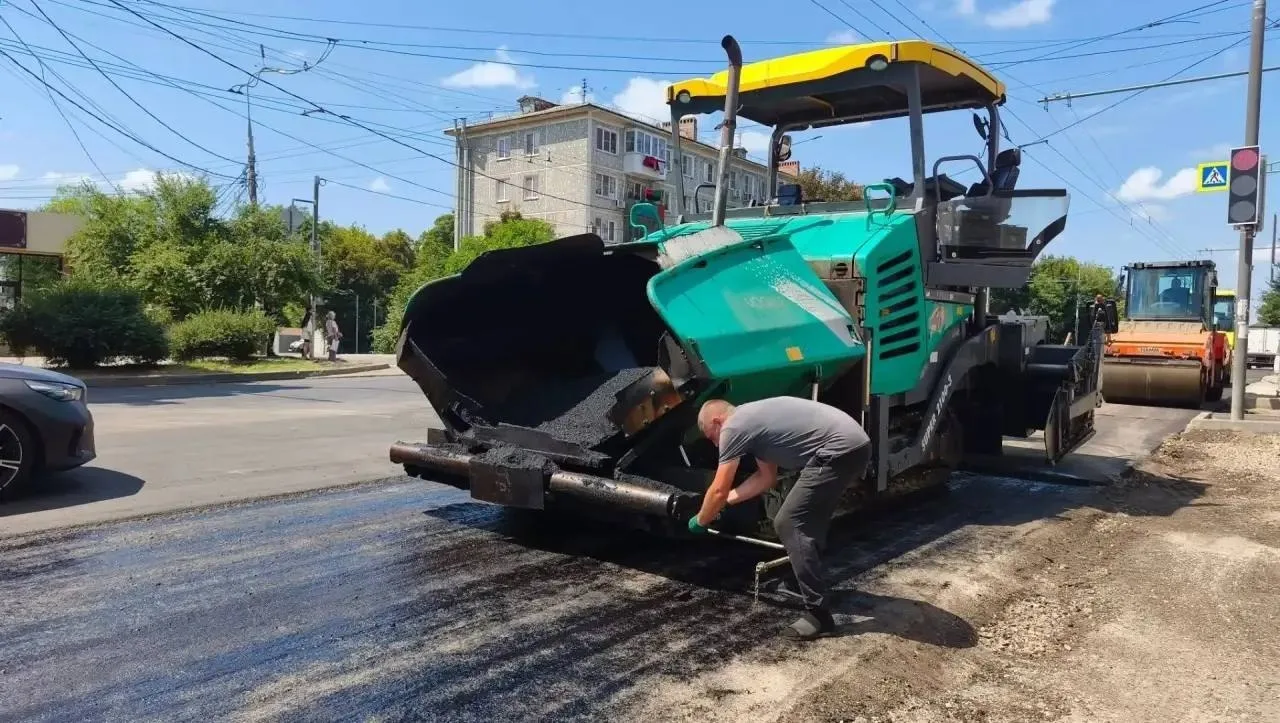 Выполнен уже на 50% ремонт дороги на Атарбекова

Всего предстоит обновить полотно на протяжении 1,1 