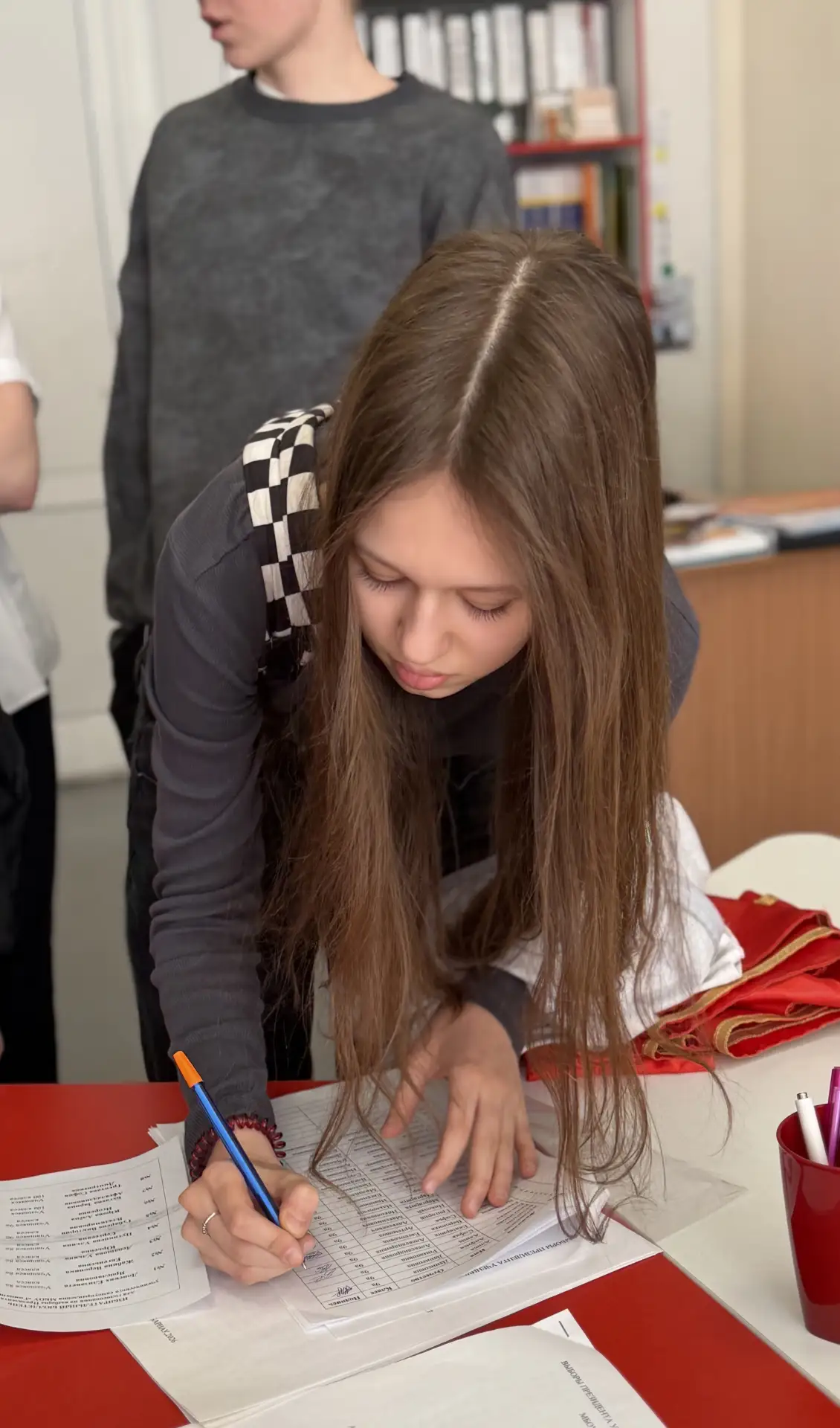 В рамках Месячника молодого избирателя в МБОУ «Гимназия №79» проходили выборы президента школьного с