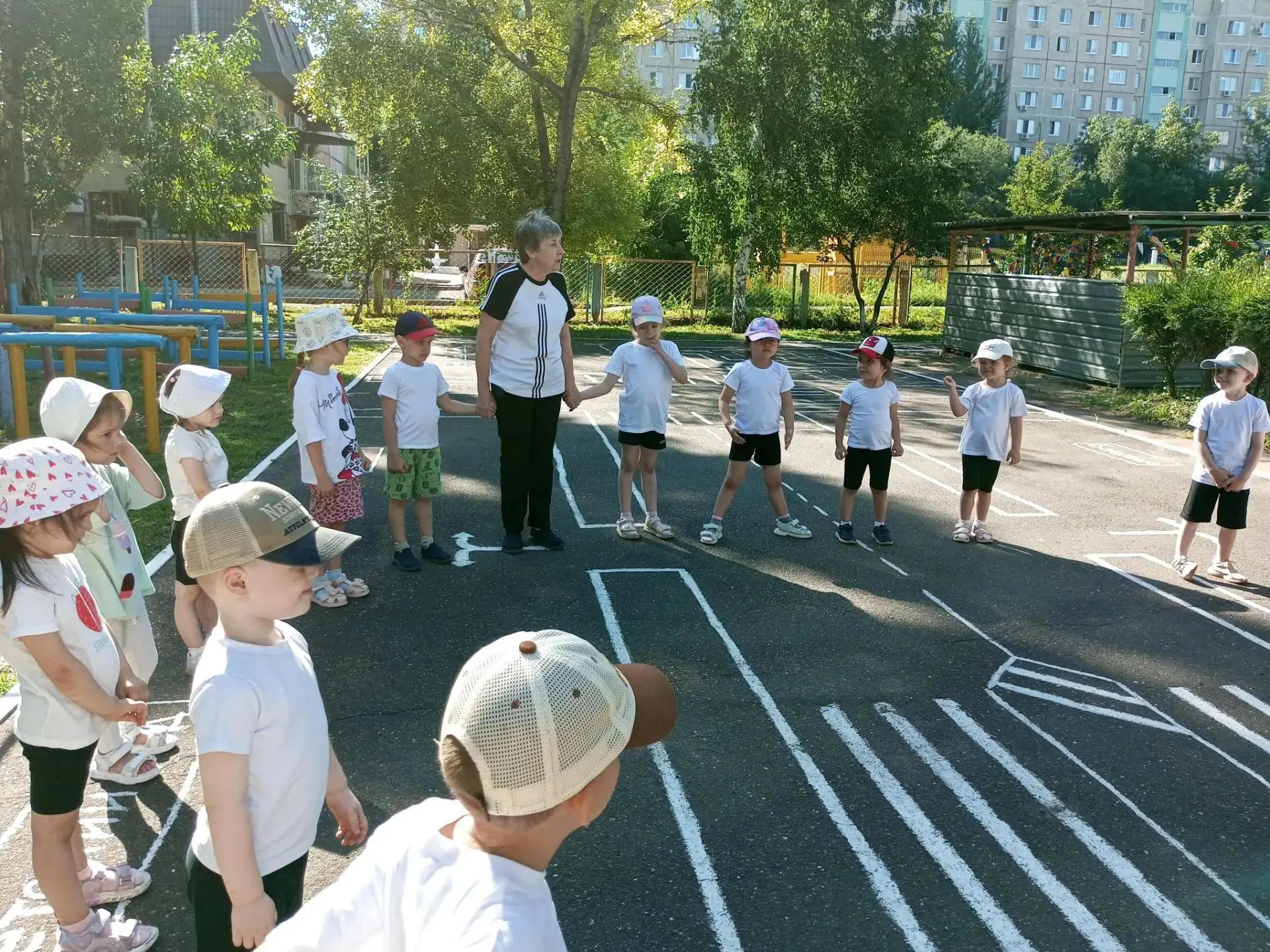 Кто сказал, что физкульура уходит на каникулы?
Только не у нас! ☀️🏃‍♂️🤸‍♀️
Летняя физкультура — эт