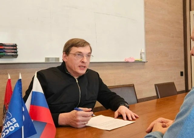 Депутаты Богдан Коношенко и Степан Смитиенко, а также глава муниципального округа Черта...