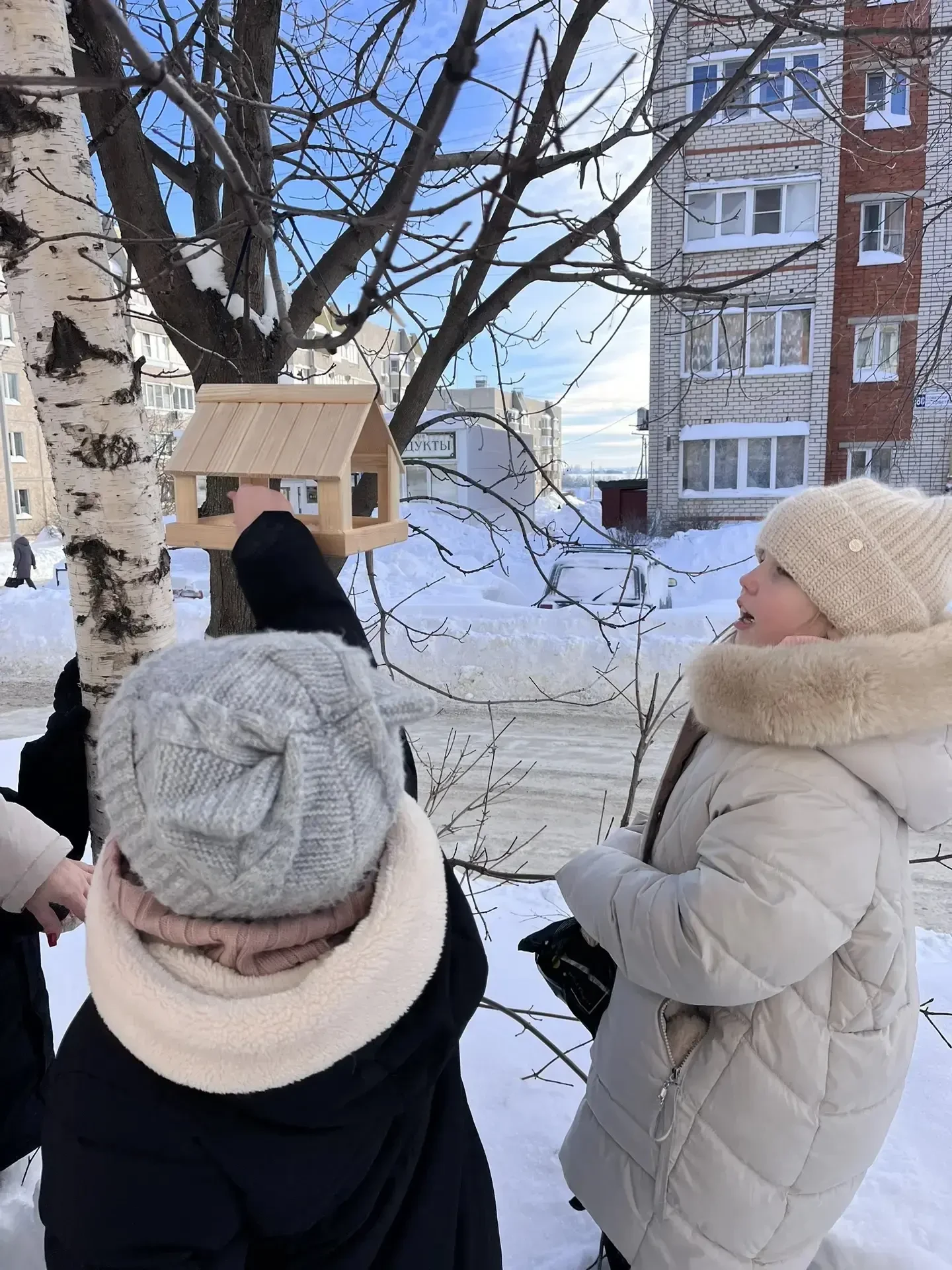 **Юные защитники природы** 1 «А» класса сегодня совершили настоящий подвиг! Под  руководством своего