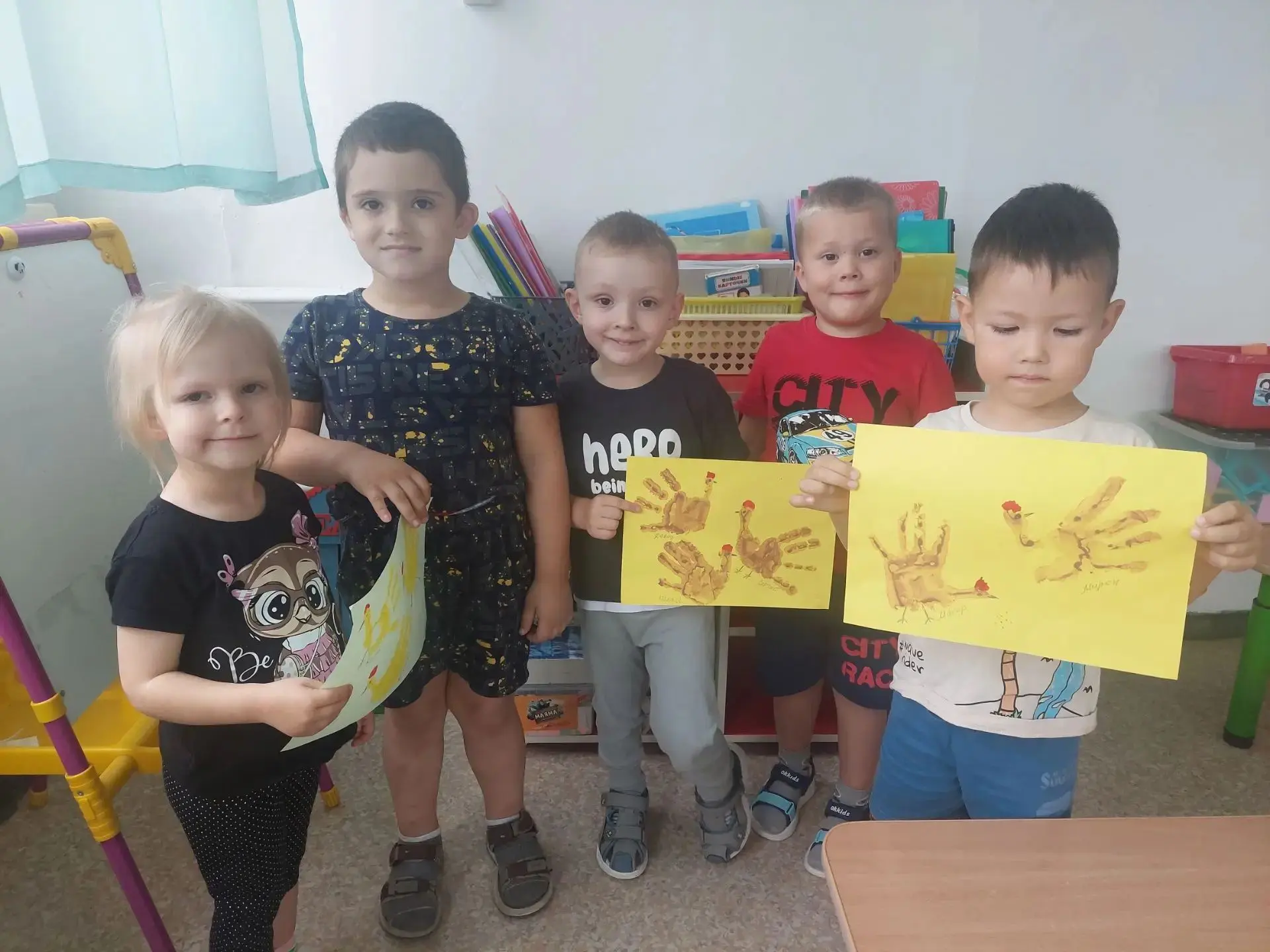 День творчества прошёл в средней группе "Антошка"МБДОУ22" Светлячок" Ребята в нетрадици...