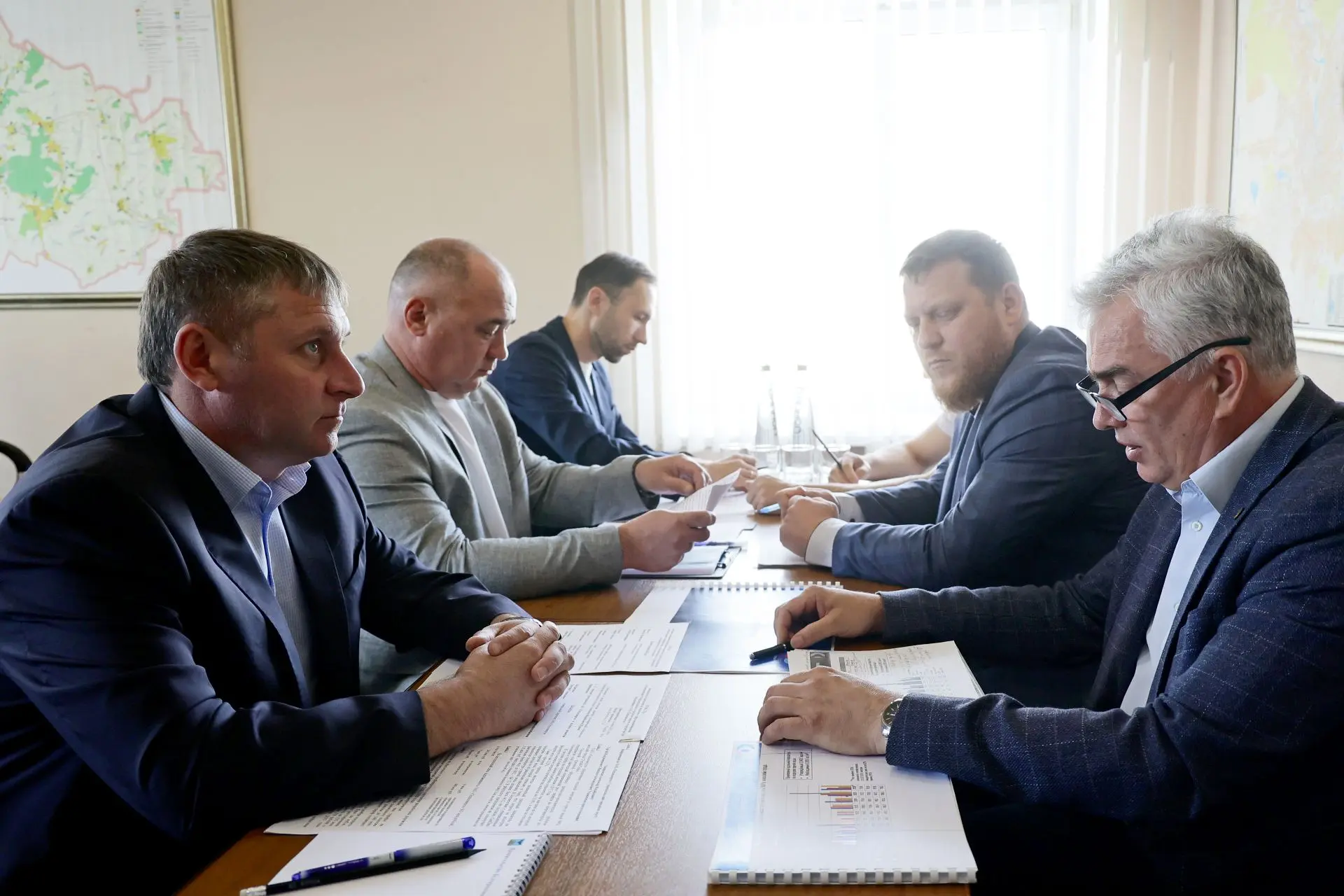 Провёл совещание по проблемным вопросам водоснабжения, водоотведения и теплоснабжения С...