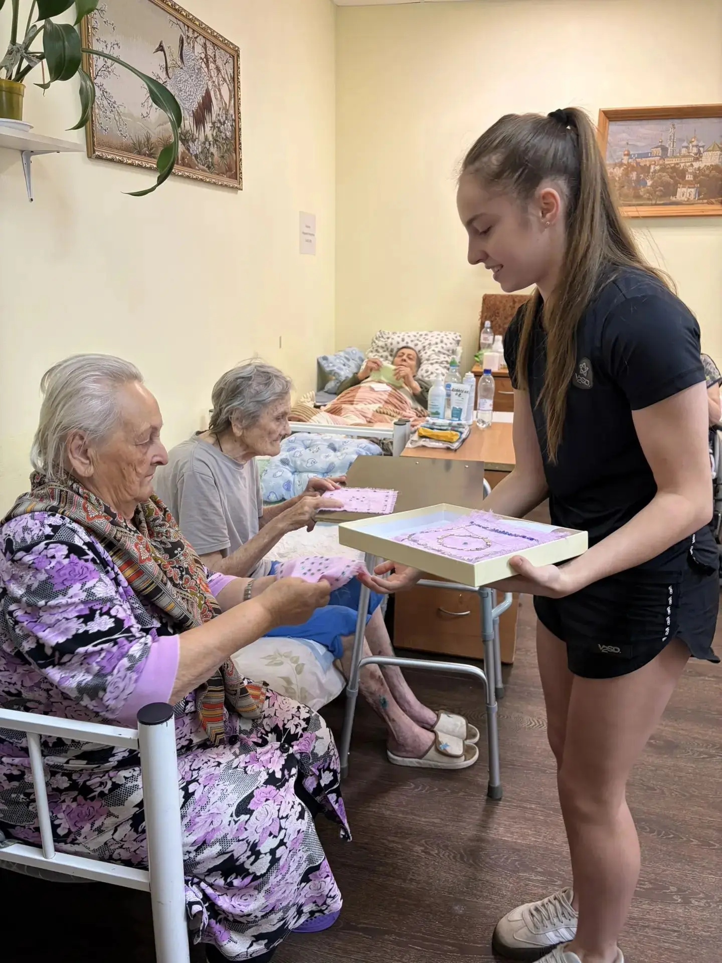 Тепло сердец: ученики и педагоги школы № 26 поздравили жителей пансионата «Вера»