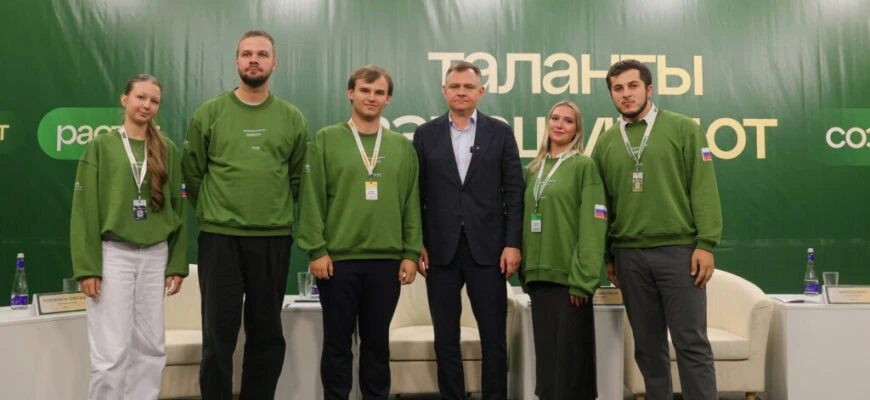 Юрий Слюсарь высоко оценил проекты молодых аграриев