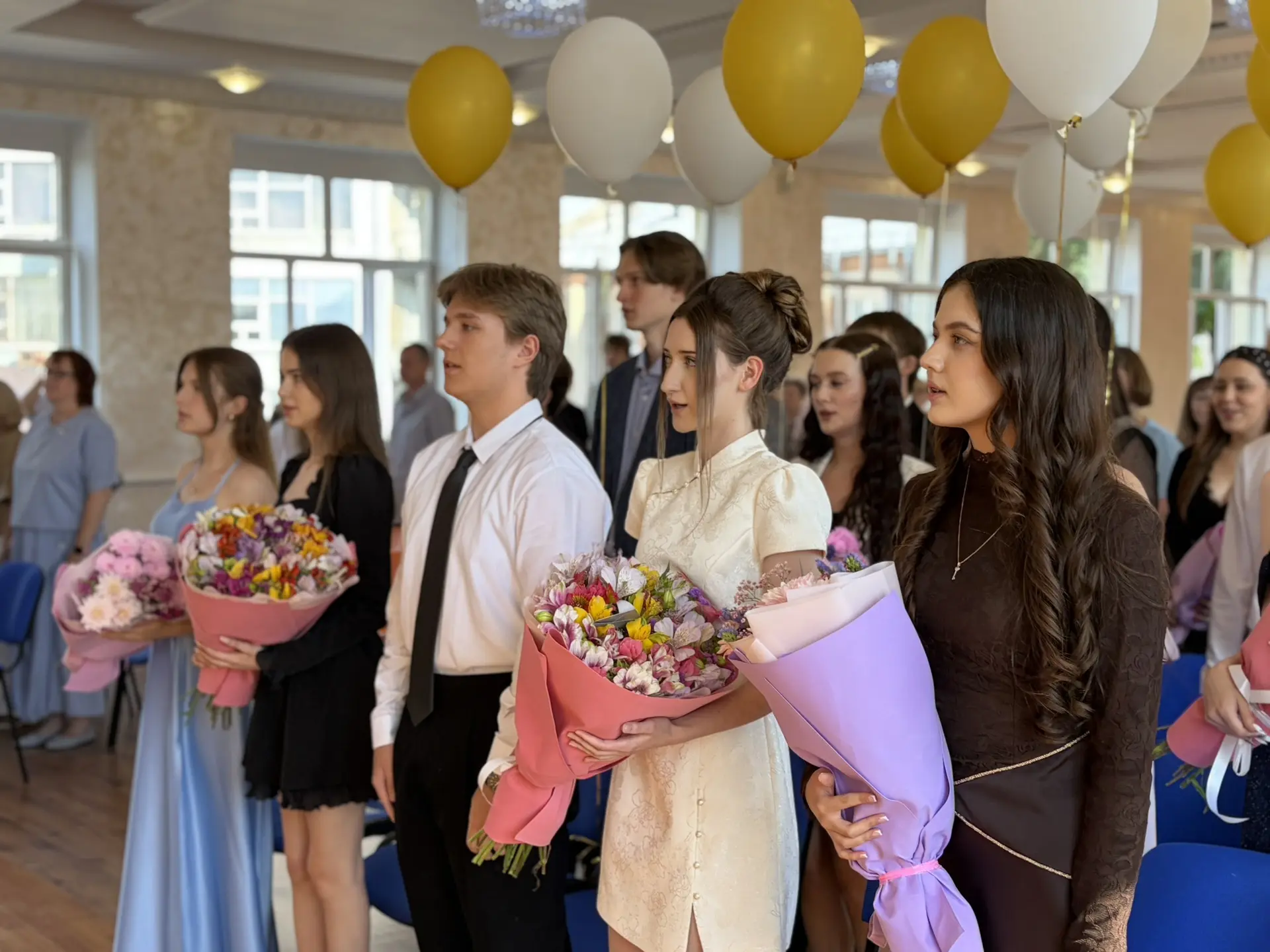 🎓 Торжественный выпускной 11 класса 

Сегодня наша гимназия провожала 11 класс. Не просто вручала а