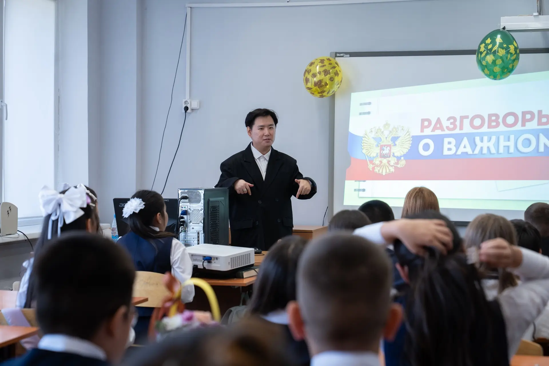 💬 1 сентября в нашей школе прошли торжественные линейки, классные часы и разговоры о в...