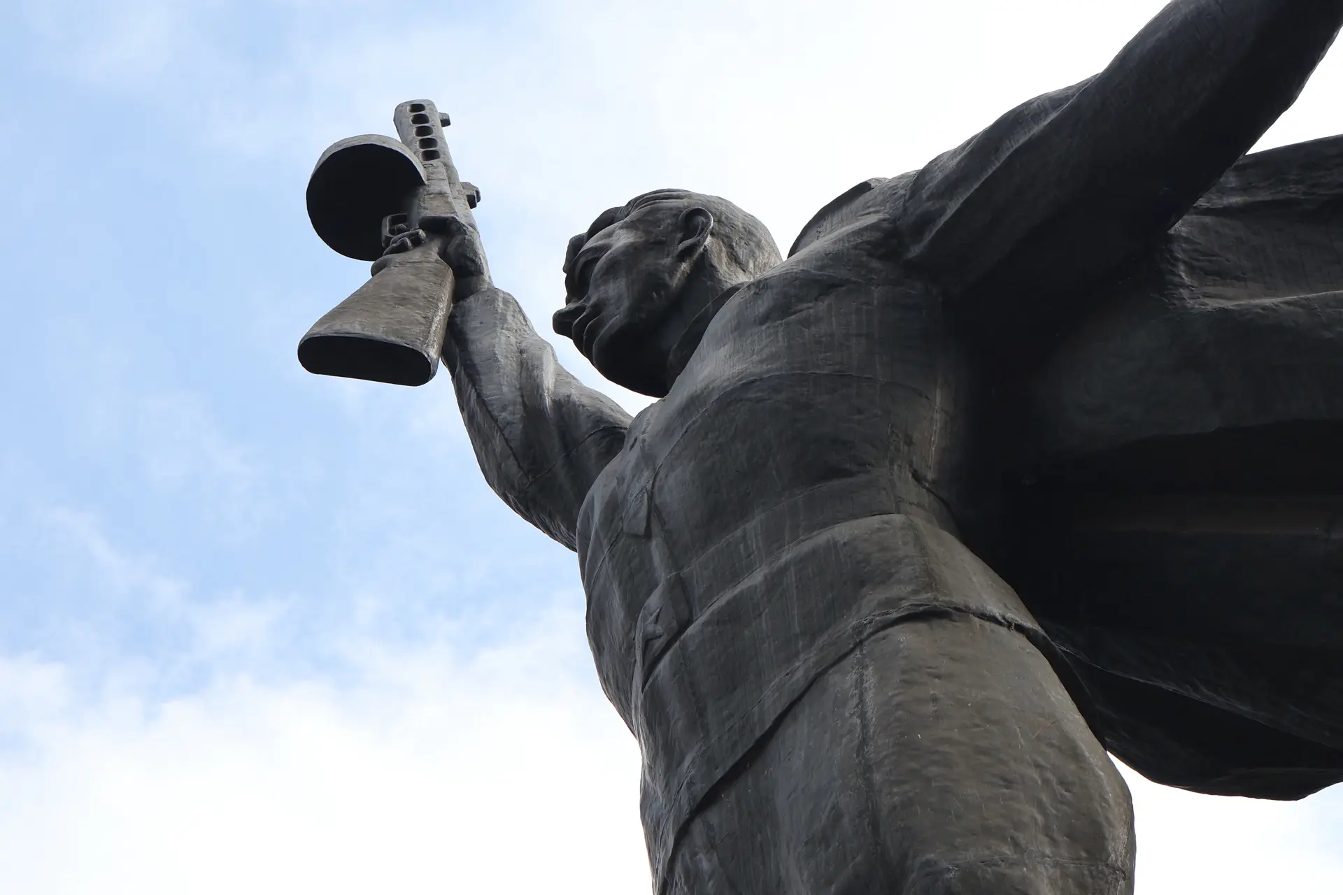 🕊️ Память, которую хранят поколения