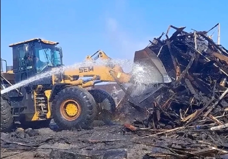 И в горящий цех въедет 😎

🏭 7 мая в производственном здании на Федосеенко случился пожар. Потушить