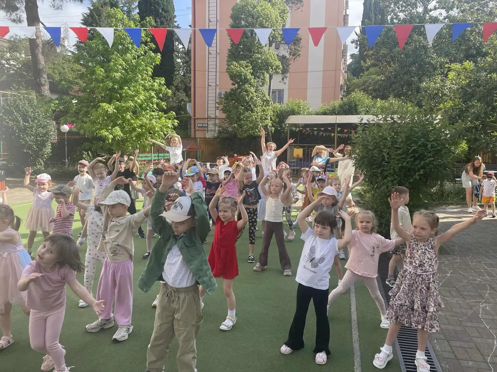 👶👧 Прививаем любовь к здоровому образу жизни с самого детства!
Сегодняшнее утро в нашем детском са