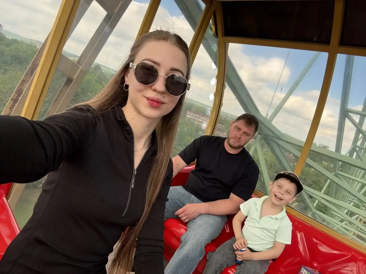 Группа "Золотые рыбки" 🐠 принимают участие в фоточеллендже "Загляните в семейный альбом".