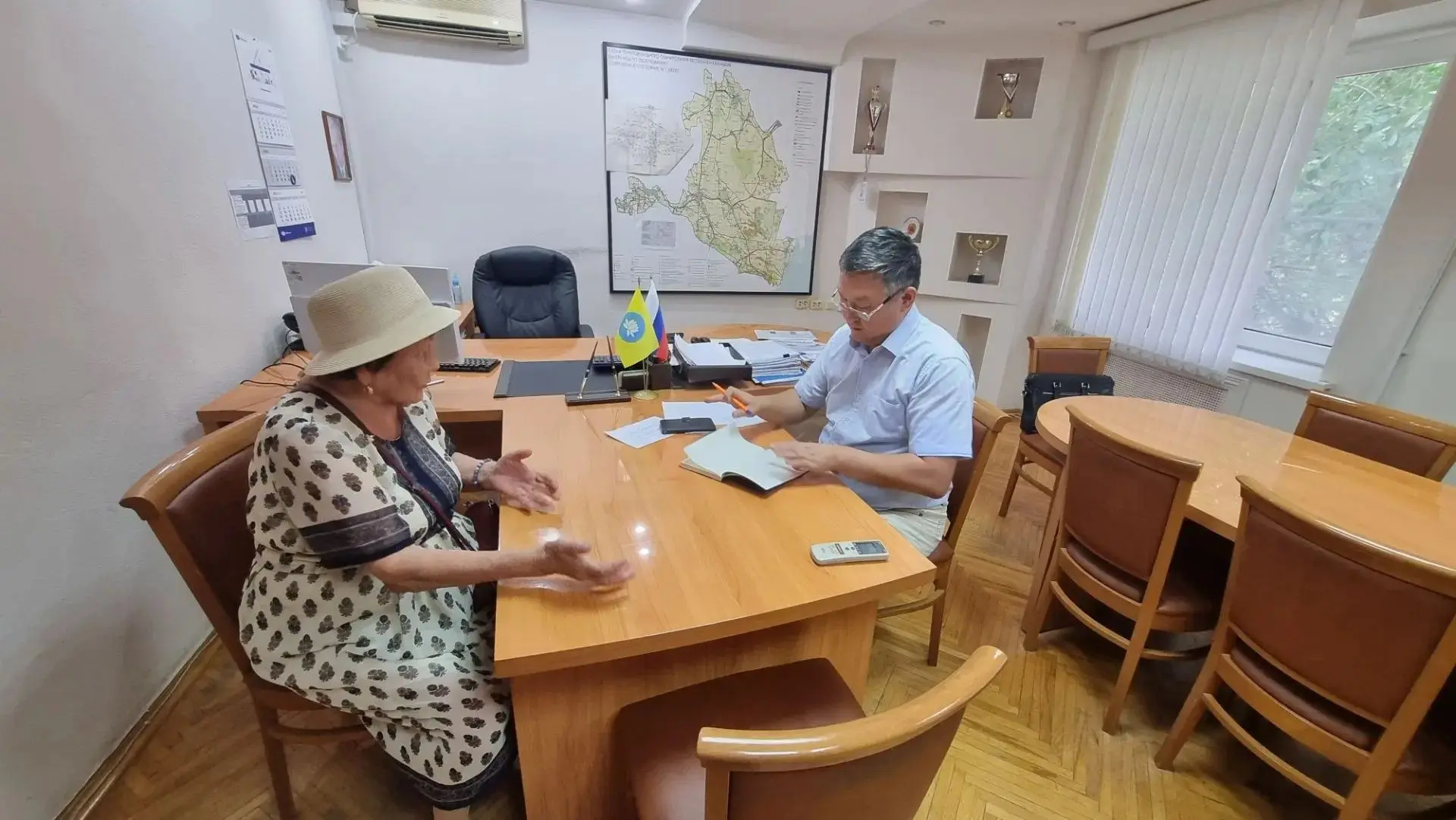 Сегодня заместитель министра Давид Александрович Шарманджиев провел личный прием граждан.