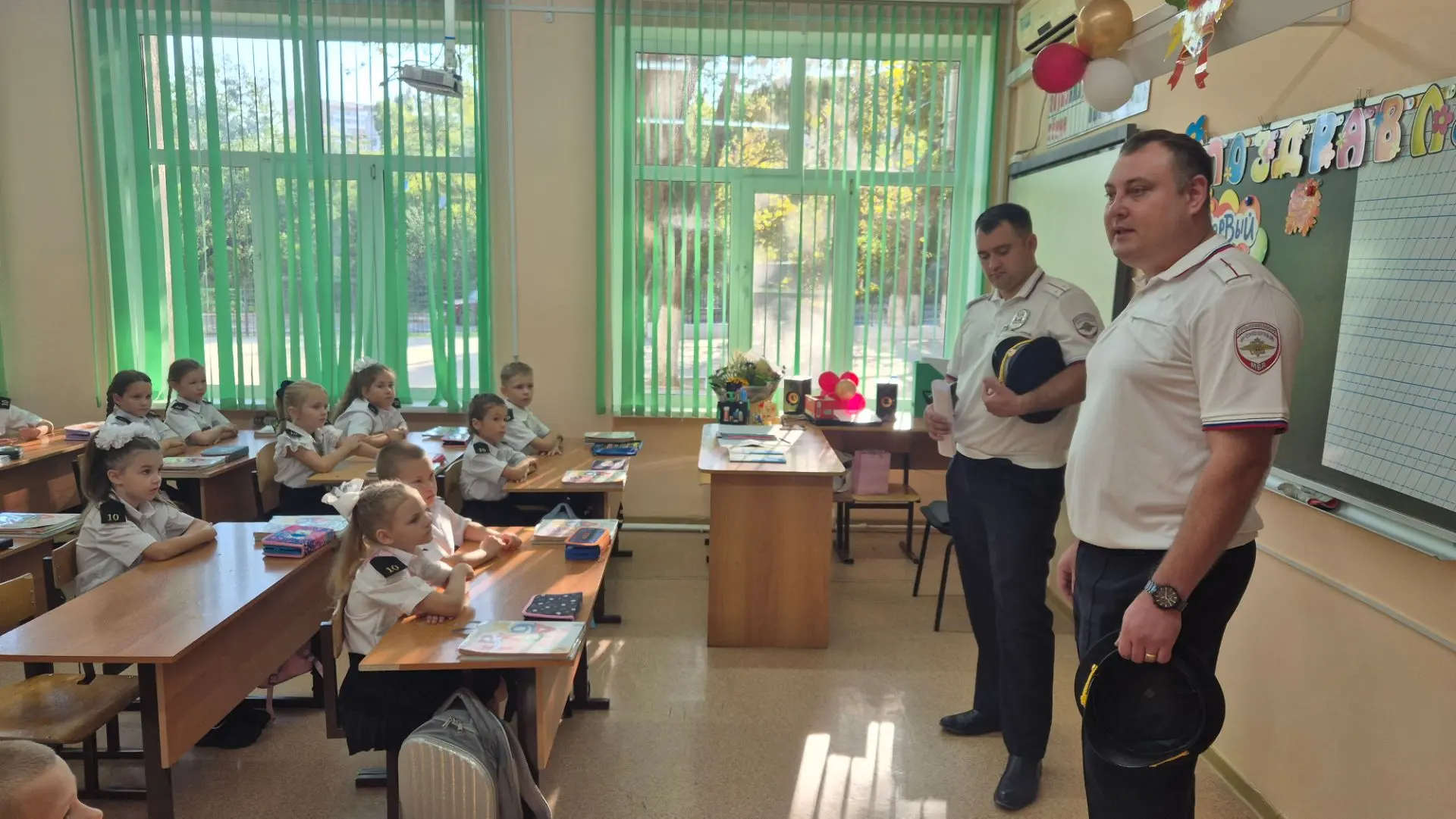 Наши первоклашки сегодня встретили самых важных гостей!