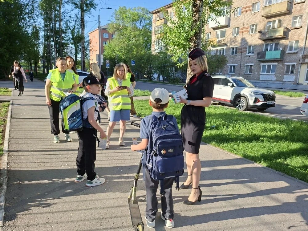Безопасность на дорогах начинается с нас 18 мая в нашей школе прошёл «Родительский патруль» с инспек