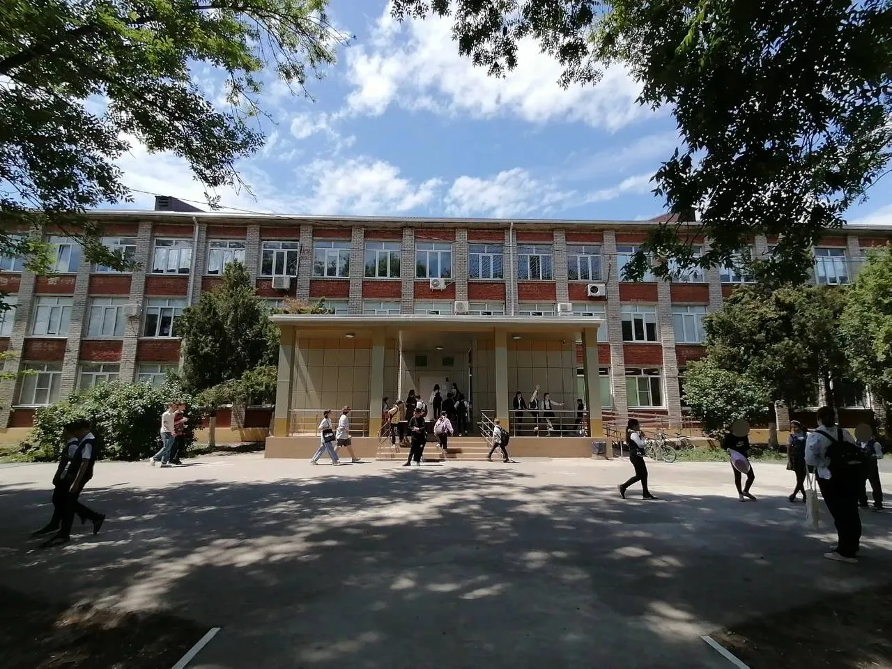 Школы Яблоновского вновь эвакуировали
