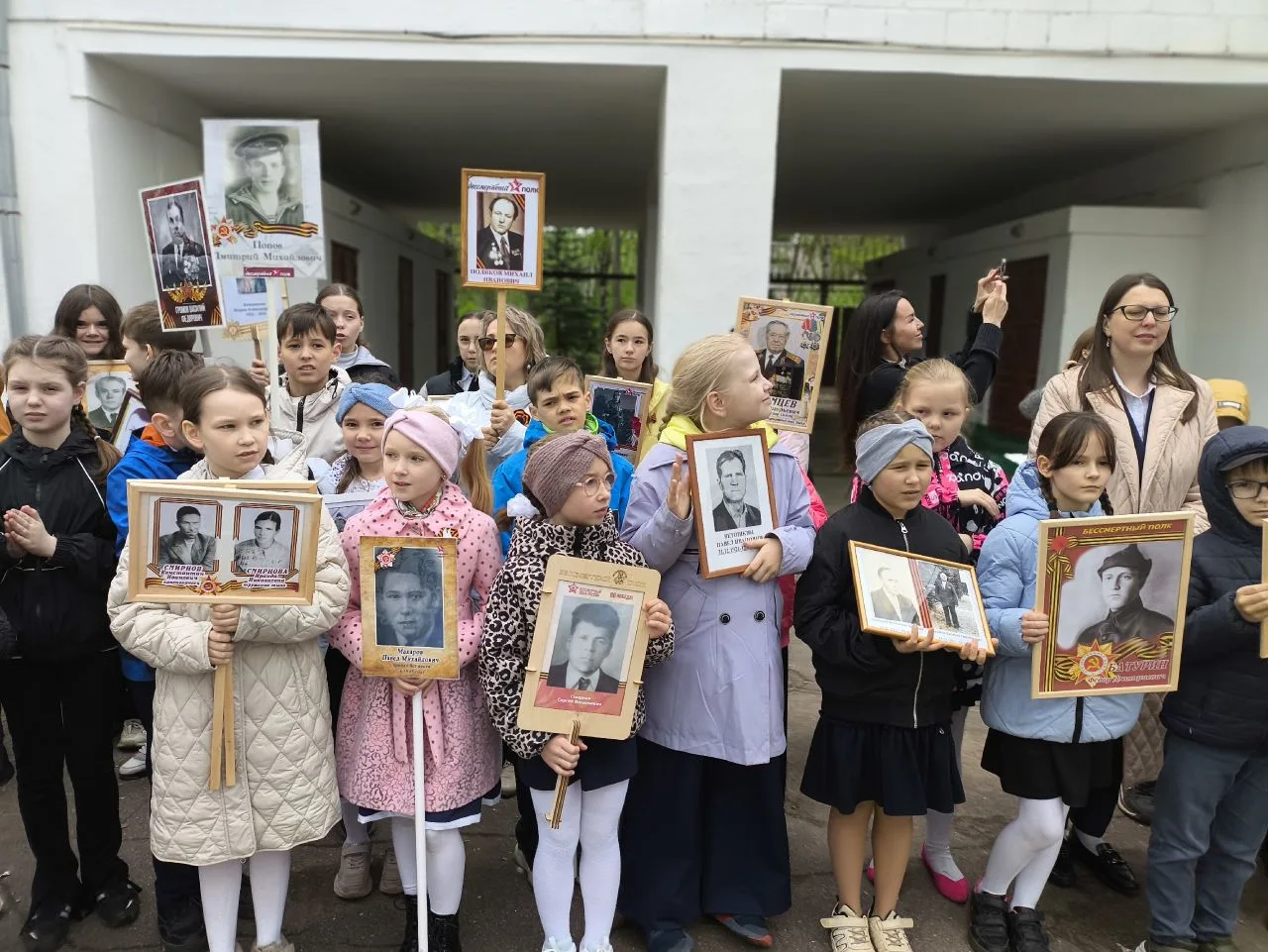 НАШ БЕССМЕРТНЫЙ ПОЛК  9 мая – день в нашей стране особенный. Это и праздник, и печаль одновременно. 