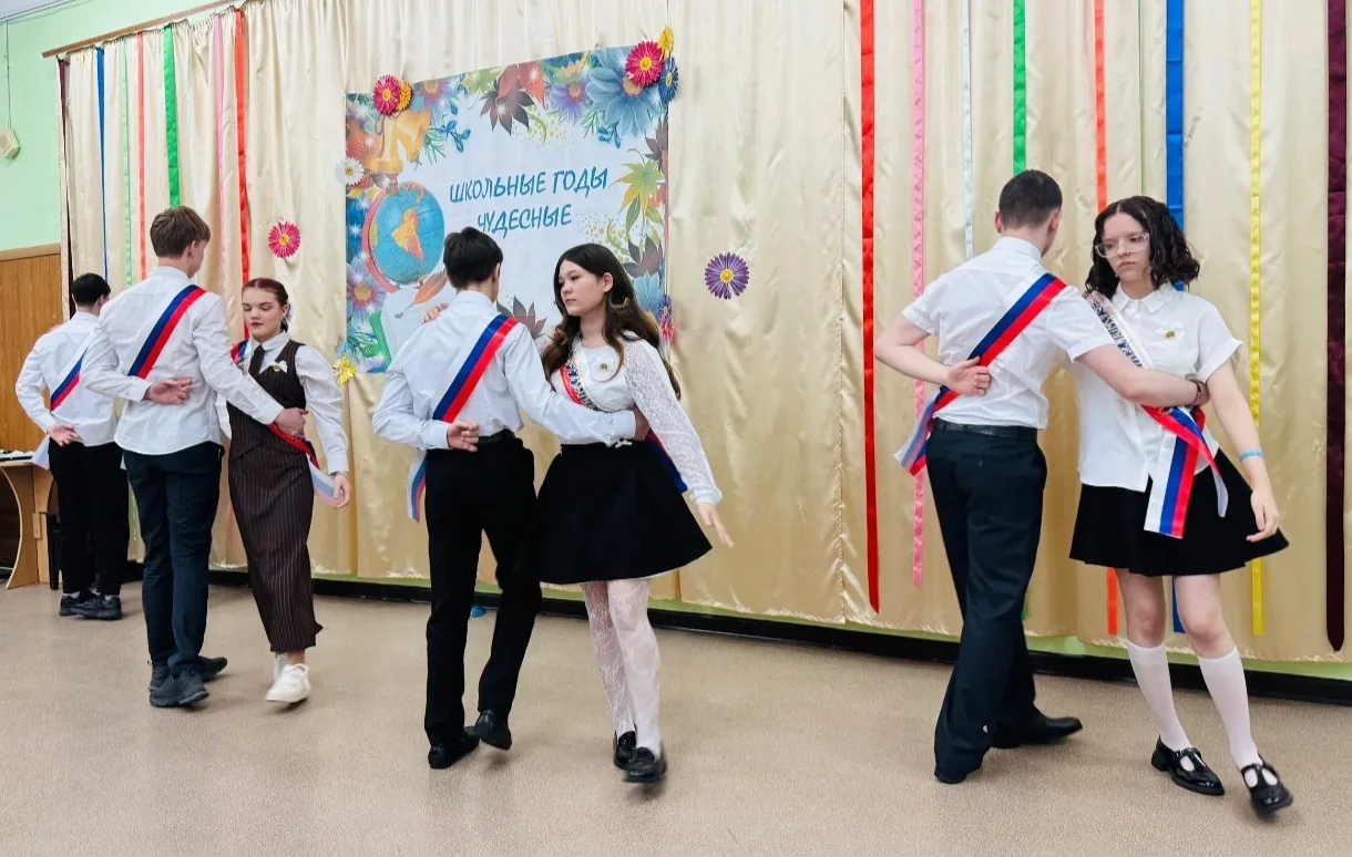 🧒👧Девятый класс, мы скажем вам: до свидания. Вот и всё. Кажется, только вчера вы робко заходили в 