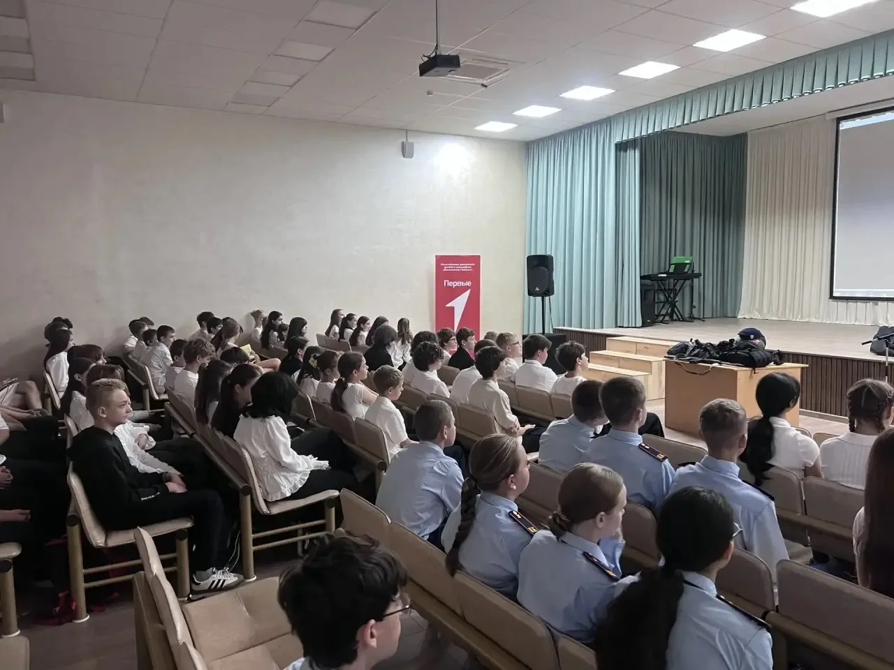Сегодня в гимназии состоялся Урок Мужества, посвящённый Дню солидарности в борьбе с тер...