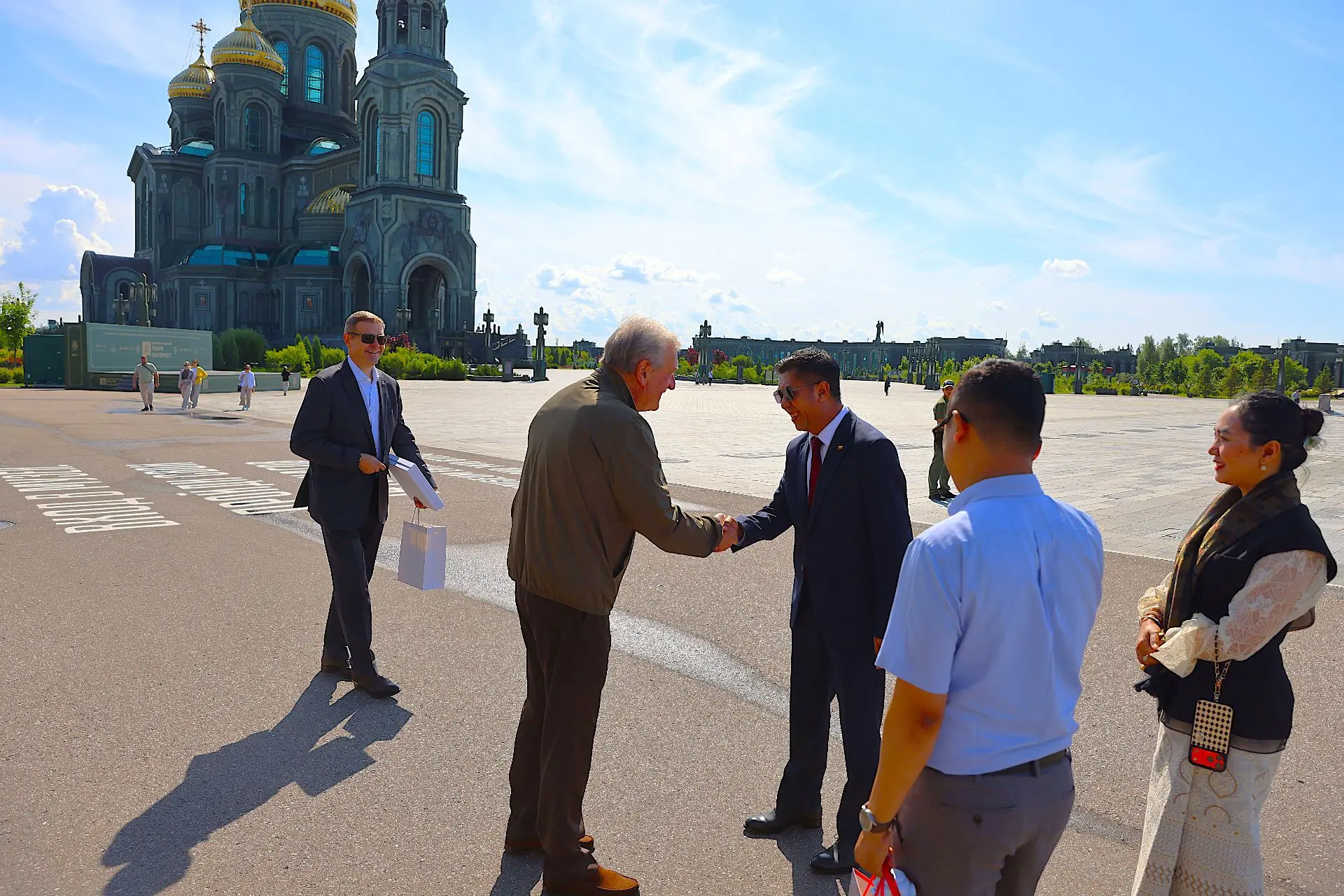 🇲🇲 Центральный парк «Патриот» посетил Чрезвычайный и Полномочный Посол Республики Мьянма Мьо Моу А