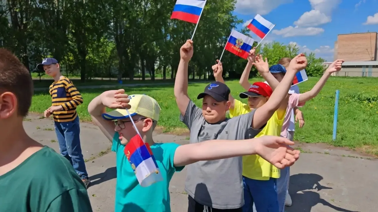 Сегодня в нашем пришкольном лагере прошёл яркий и насыщенный день! Ребята «отправились» в виртуально